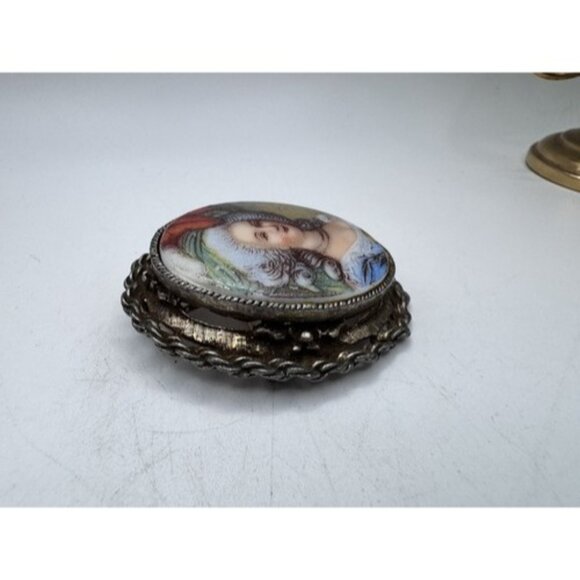 Vintage Brooch Ornate Porcelain Gold Tone Portrait Lovely Lady Unbranded - Picture 8 of 13